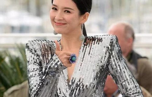 章子怡在戛纳魅力太大!粉丝为了见她排起长龙-新闻中心-温州网