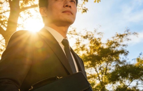 一位母亲含泪劝告儿子：离婚时不管多么吃亏，这四样东西不能要