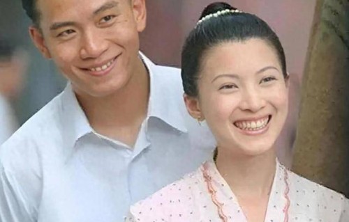 戚玉武一家四口被偶遇，本人被评不好看很普通，女儿露脸长得很漂亮