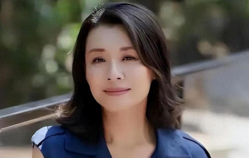 与四婚名导同居三年不结婚，流产两次转身下嫁穷小子，如今咋样