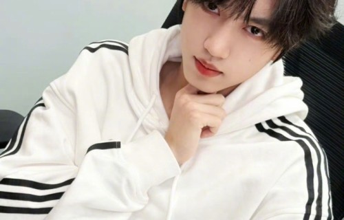 张桂源高会更新运动系学长造型帅气亮相|顾晨阳