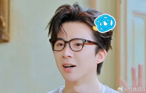 王玉雯和林一在台下蛐蛐李乃文的画面是怎么被拍到的？