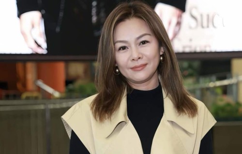 香港知名女星时隔三十几年复出，半月减肥近10斤，不愿整容和医美