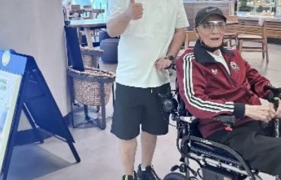 谢贤离世｜张柏芝IG转黑头像 连发悲伤限时动态 低调悼前老爷