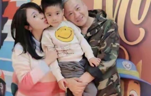 顶级负心汉，成名后和恩人离婚迎娶小三，如今前妻红了他却糊了