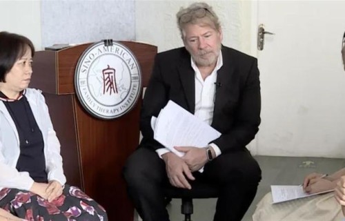 中年女人的崩溃，全藏在生育压力、孩子厌学、婆媳冲突里，无人懂也无人帮