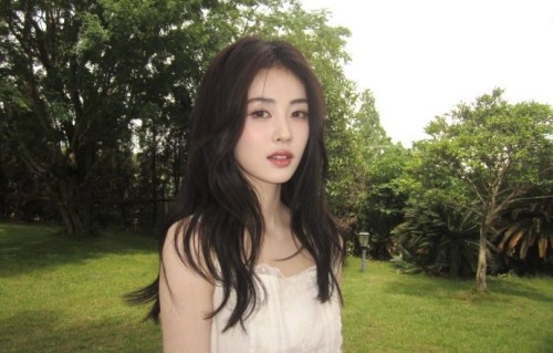 网友如何评价白鹿的奶油风夏夜随拍？