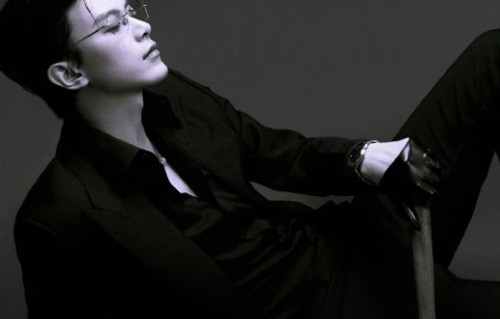 邓凯直播新剧本引期待，与孔雪儿甜蜜互动成热议|汤姆福特(TOMFORD)|金丝眼镜|粉丝|欧莱雅|艺人