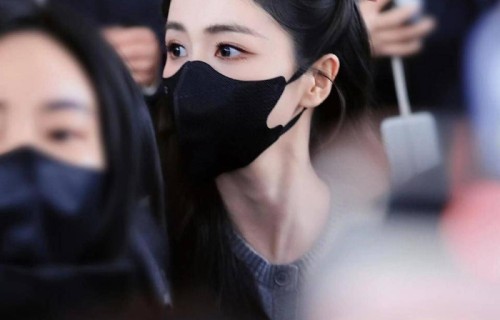 白鹿马年春晚第2次联排带妆上阵，蝴蝶结卷发造型，甜妹可人公主