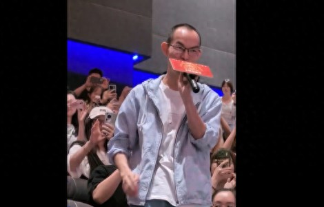 《阿嬷的情书》导演蓝鸿春：看《龙餐馆》眼泪啪啪掉，两个作品遥远呼应