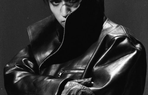 严浩翔单飞后已有哪些个人作品和影视综艺计划？|瑞克·欧文斯(Rick Owens)|夹克|音乐|哪吒|加冠