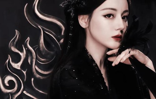 美女壁纸｜第1370期 · 迪丽热巴《白日提灯》贺思慕