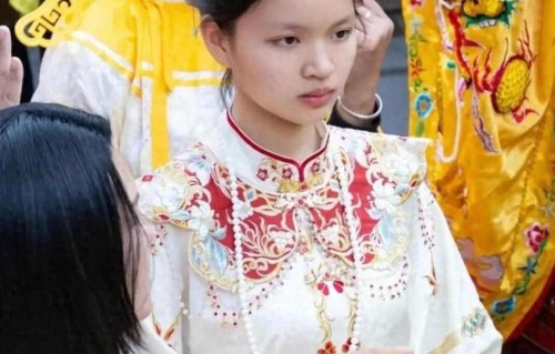 没化妆没滤镜！福建少女凭一张原生脸，火遍全网成天选小妈祖