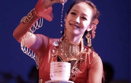 从北舞教室到LV秀场：宋茜的“狠劲”人生，从来不止一面|路易威登（LV）|茧镇奇缘|欧豪|练习生|童年