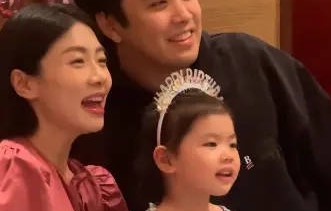 程晓玥挺二胎孕肚，为3岁女儿胖豆庆生画面超温馨