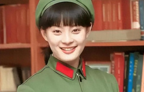 没想到，建军节当天，孙俪凭一个特殊举动，又给邓超争光了