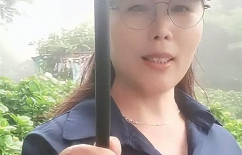 小杨阿姨回应，明年不来湾湾 箖玥舍得她吗？小菲筱梅或已做好安排