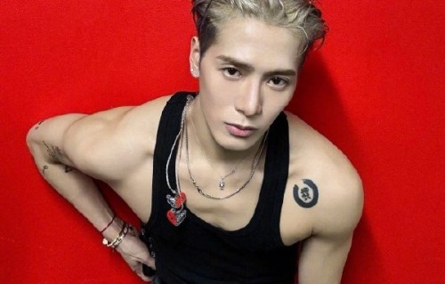 王嘉尔说新专辑完成了17-18首歌，预计什么时候发行？