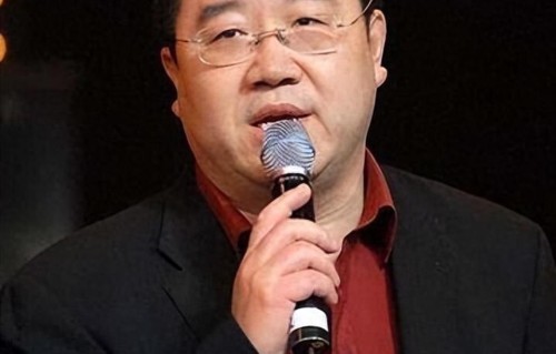 长子形同陌路，次子前途暗淡，妻子感情不和，65岁英达终遭反噬