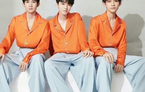 王源一句“19年”引爆全网：回忆TFBOYS演唱会