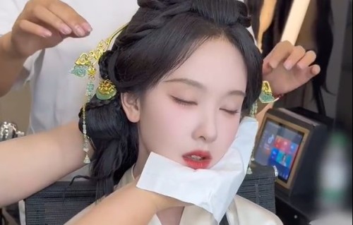演员陈都灵化妆时睡觉，被质疑“卖惨”？化妆师回应：我主动让她安心睡的