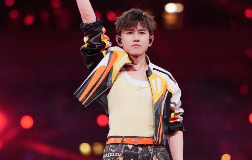 张杰晒粉丝演唱会评论回应爱意