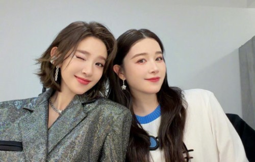 唐艺昕和阚清子之间的微博互动展现了怎样的友情？