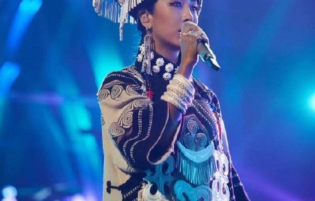吉克隽逸为宣传家乡大凉山做了哪些努力？