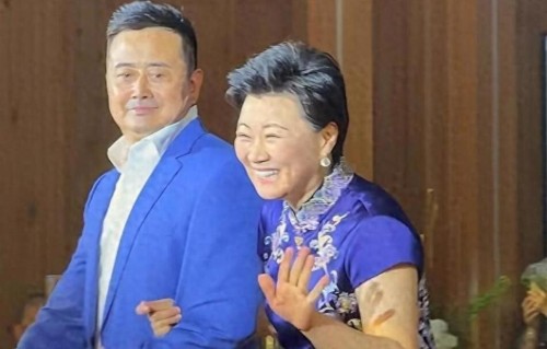 同样是儿子结婚，赵海燕和闫学晶的两种做法，验证了赵本山的话