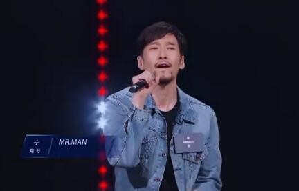 歌手满江蓄须重回大众视野引怀旧 网友直呼：认不出！