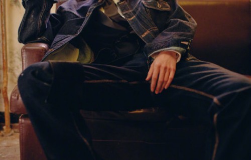 张凌赫是如何从一个演员成长为被认可的摄影爱好者的？