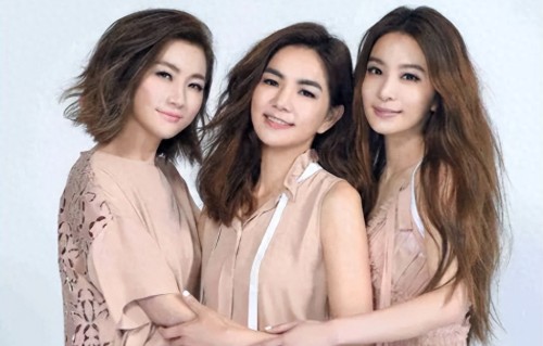 SHE合体庆生，回归家庭的任家萱状态大变，三人差距一目了然 