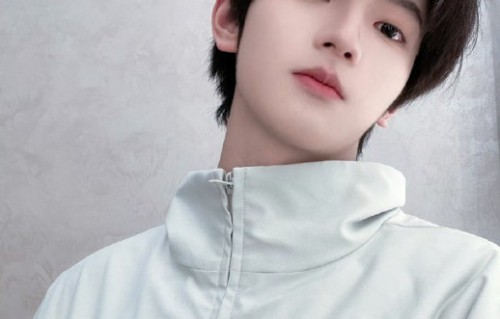 王传君和穆祉丞在节目外还有哪些有趣的互动或合作？