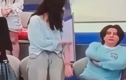 观众对于王濛可能被淘汰的反应是什么，为何希望她留下？