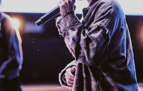 穆祉丞在太湖湾音乐节现场的具体表演和造型细节是怎样的？