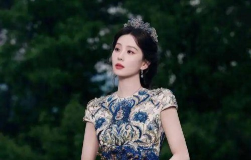 刘诗诗郭晓婷同框太好嗑！一个温柔捧脸一个甜笑，网友