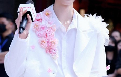 网友对黄朔“混进已婚圈”表现的评价主要有哪些？