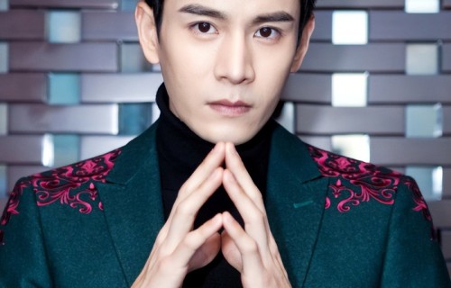 前有《蜜语纪》后有《金关》，经超双剧开播，难怪刘嘉玲为他爆灯