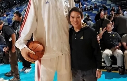 医生苦劝也没用！18年前，2米36鲍喜顺生下儿子，今一家人怎样了