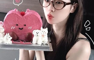 王玉雯白鹿素颜默契曝光：化妆反成“客人”？