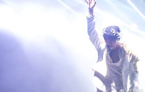 曹格演唱会上的《背叛》接《梁山伯与茱丽叶》是如何设计情绪转折的？|上海演唱会|上海市|高音|卓文萱|情感