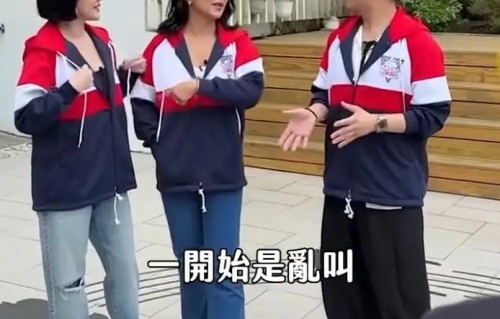 小S回母校录节目，和阿雅穿校服合影显年轻，不见大S子女被理解