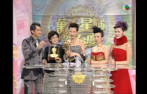 TVB前花旦无滤镜近照曝光，被指显老却获网友平反，被赞秒杀年轻人