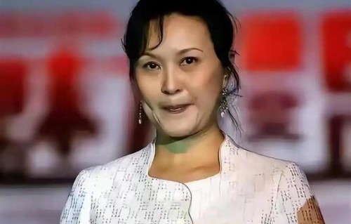 有一种恋爱脑叫方舒，遭两任丈夫抛弃的她，如今混迹在社区