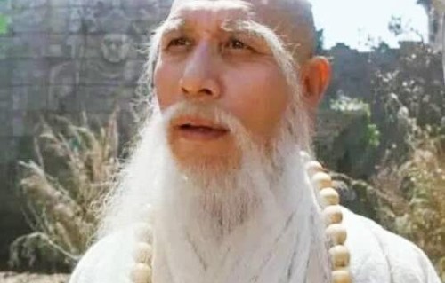 他在电影界被称“千面如来”的美誉,在这部电影中的点睛之笔