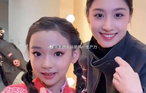 小酒窝现在还在坚持学舞蹈吗？