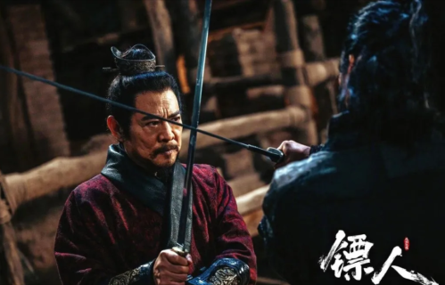 李连杰携妻女同框照曝光，妻子利智剪短发素颜状态显年轻