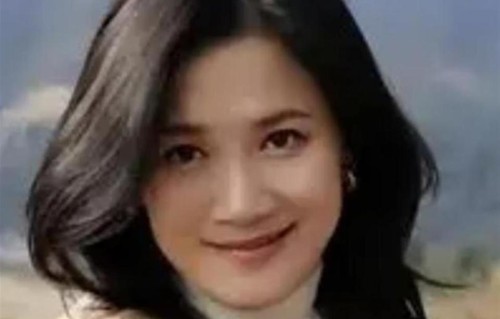 侯勇也没想到，那个被自己抛弃12年的糟糠之妻，也开始走上坡路了