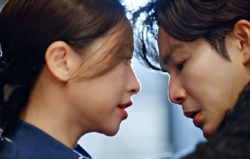 《蜜语纪》中钟汉良和朱珠的CP感具体体现在哪些名场面？