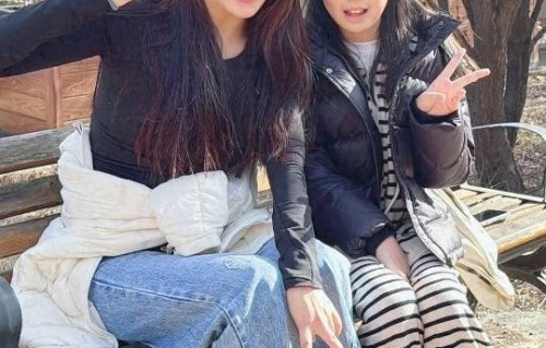 张含韵回四川过年，从内江吃到德阳，出道21年，37岁还美得像少女